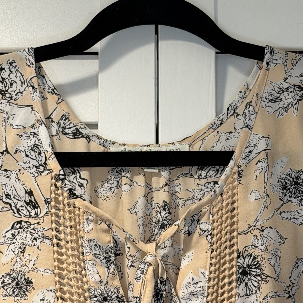 Daniel Rainn Cream Floral Tie-Neck Blouse - Picture 4 of 16